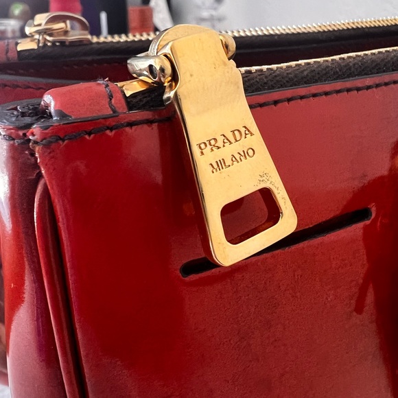 Large Galleria Patent Leather Bag in gradient burnt orange w/ gold tone hardware - Picture 6 of 15